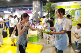 人们站在一起低可信度形貌已自动天生